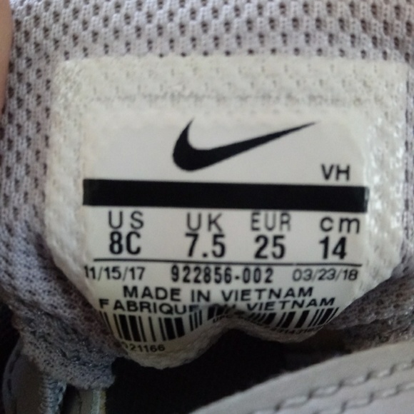 Nike tennis shoes - Picture 6 of 7